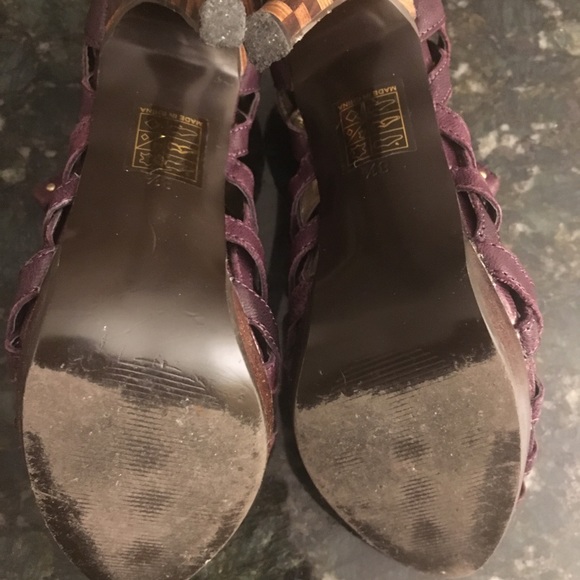 Size 8 1/2 heels - Picture 3 of 8